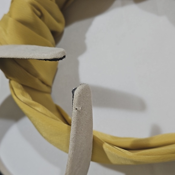 4 piece hair accessory set; Headband 2pc & Scrunchies 2pc. - Picture 7 of 11